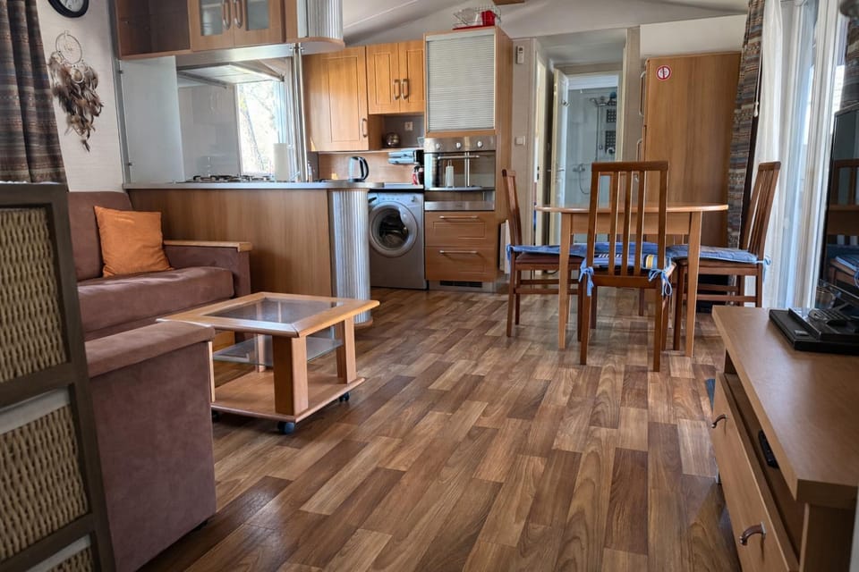 Mobil-home avec grande terrasse couverte Campground/ 
RV Resort in Hourtin