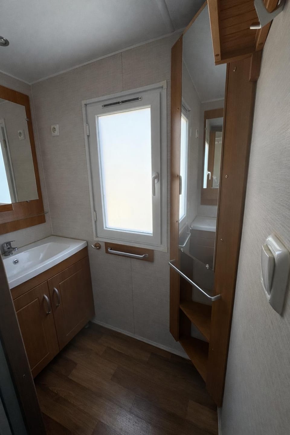Mobil-home avec grande terrasse couverte Campground/ 
RV Resort in Hourtin