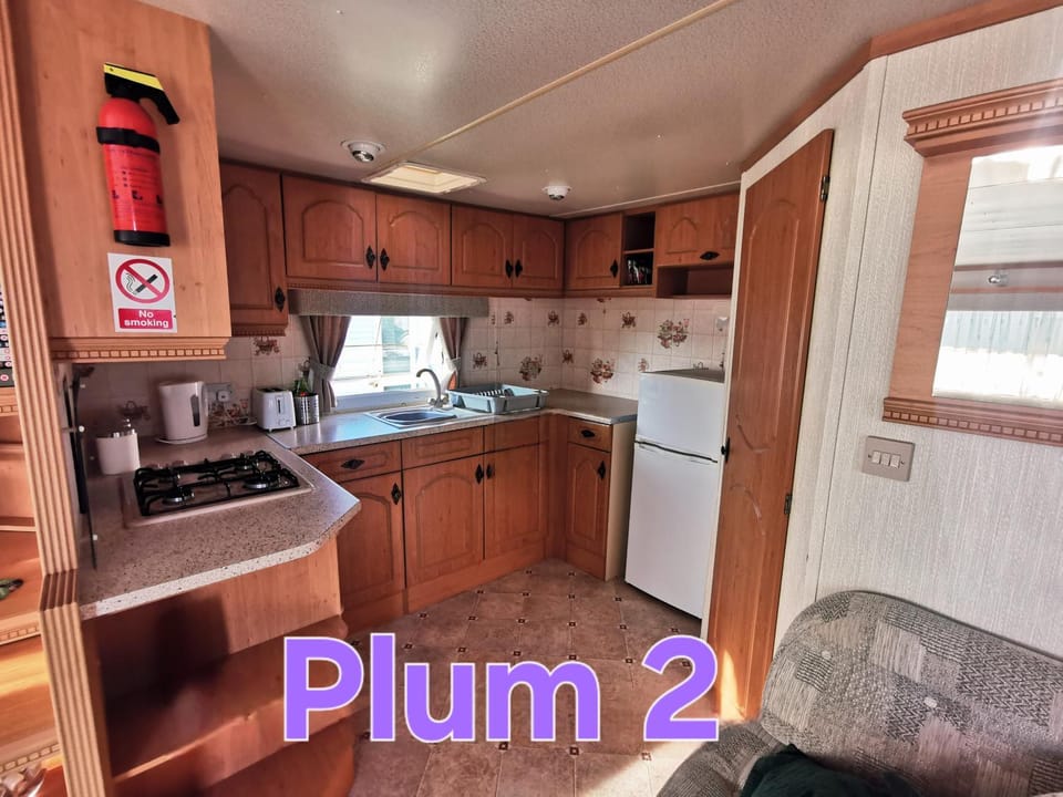 Plum 2 a 3 bed 8 berth luxury and spacious static caravan with large wrap around secure veranda and central heating, fresh bedding provided, peaceful and very cosy plot on Coral Beach in Ingoldmells House in Ingoldmells