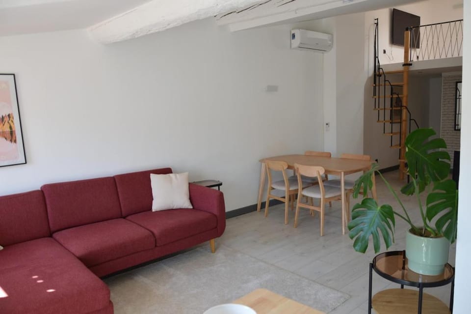 Living room, Seating area, Dining area, air conditioner