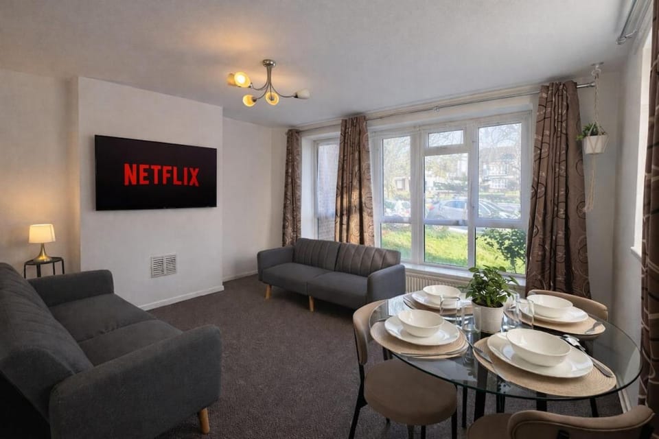 Beautiful Barking Flat, Families & Free Parking Apartment in Barking