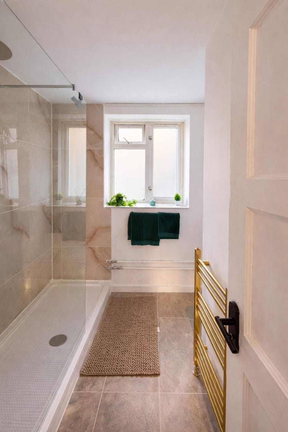 Beautiful Barking Flat, Families & Free Parking Apartment in Barking