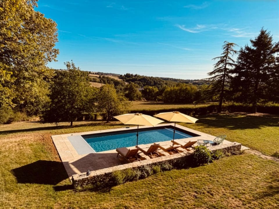 Spring, Day, Natural landscape, Garden, View (from property/room), Swimming pool, sunbed