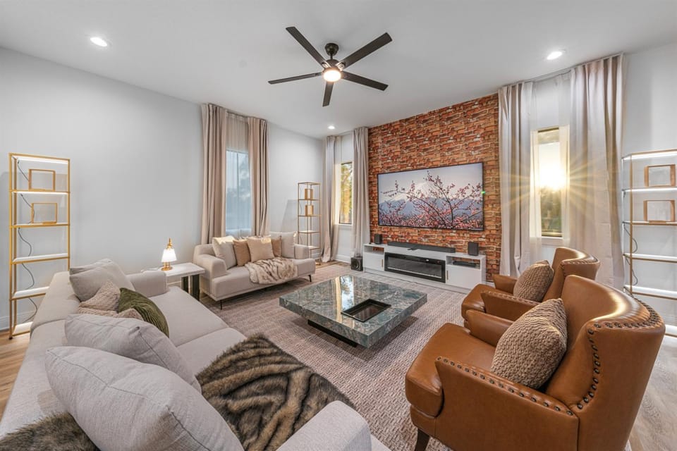 Brand-New 3-Bedroom Tampa Vacation Home Game Room Sleeps 11 House in Tampa