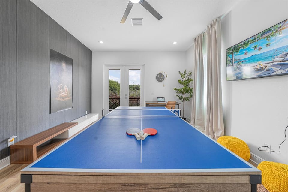 Brand-New 3-Bedroom Tampa Vacation Home Game Room Sleeps 11 House in Tampa