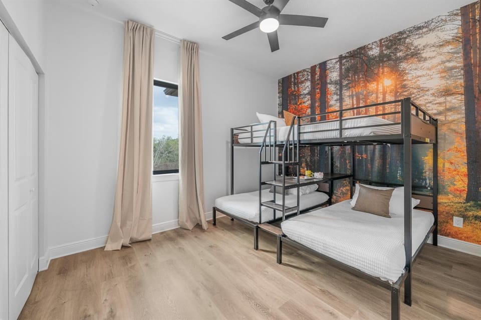 Brand-New 3-Bedroom Tampa Vacation Home Game Room Sleeps 11 House in Tampa