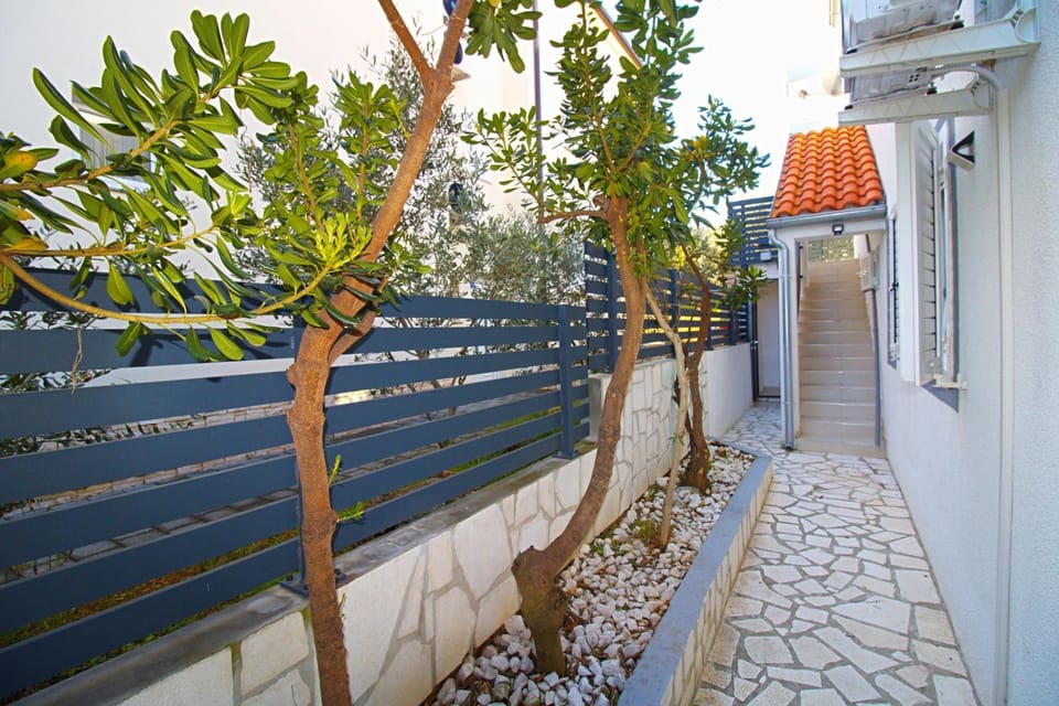 Apartman blizu plaže Slanica sa pogledom na more A4 Apartment in Murter