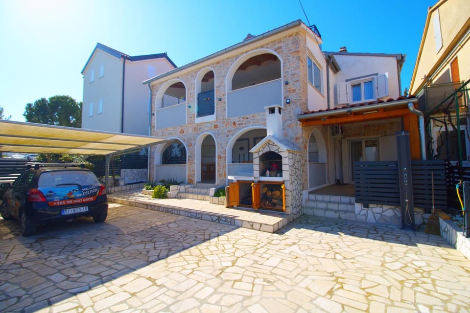 Apartman blizu plaže Slanica sa pogledom na more A4 Apartment in Murter