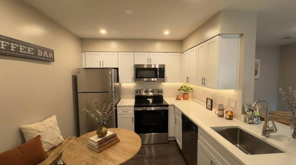 Kitchen or kitchenette, kitchen