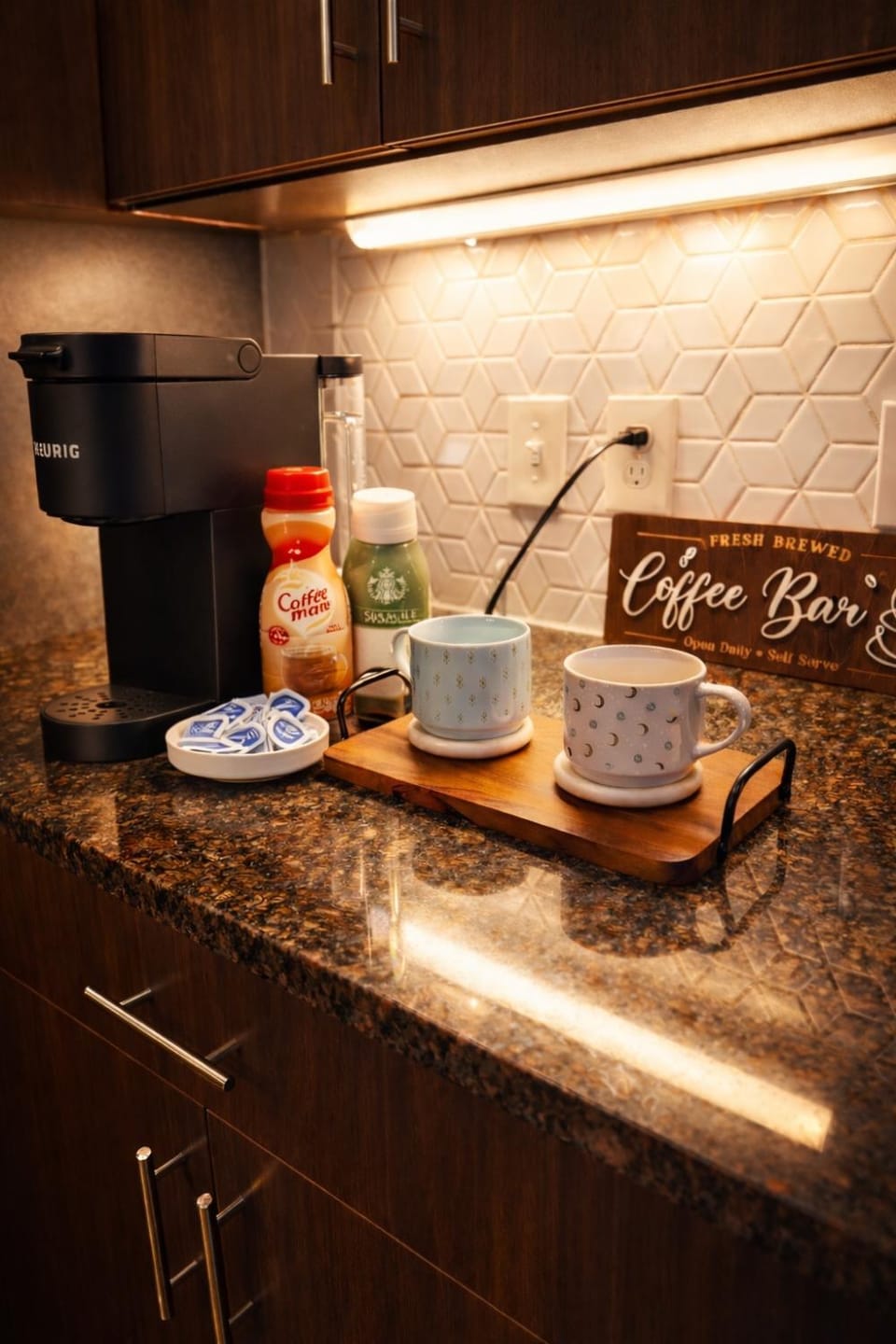 Beautiful Cozy Suite | Gym & Pool | DART Access Apartment in Irving
