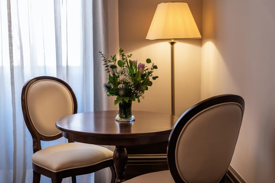 Seating area, Bedroom