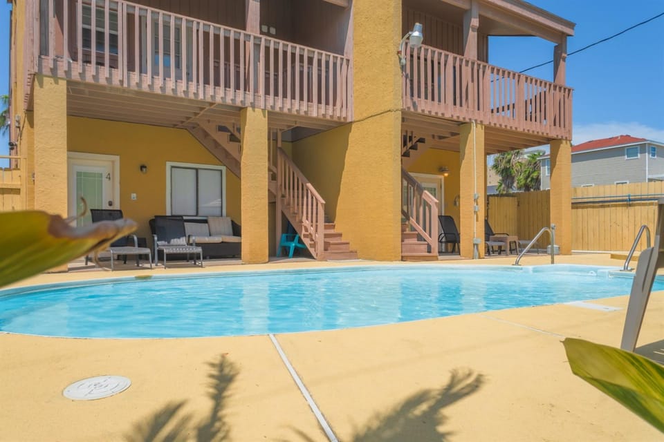 Hacienda del Mar - Townhome - Walk to the beach House in South Padre Island