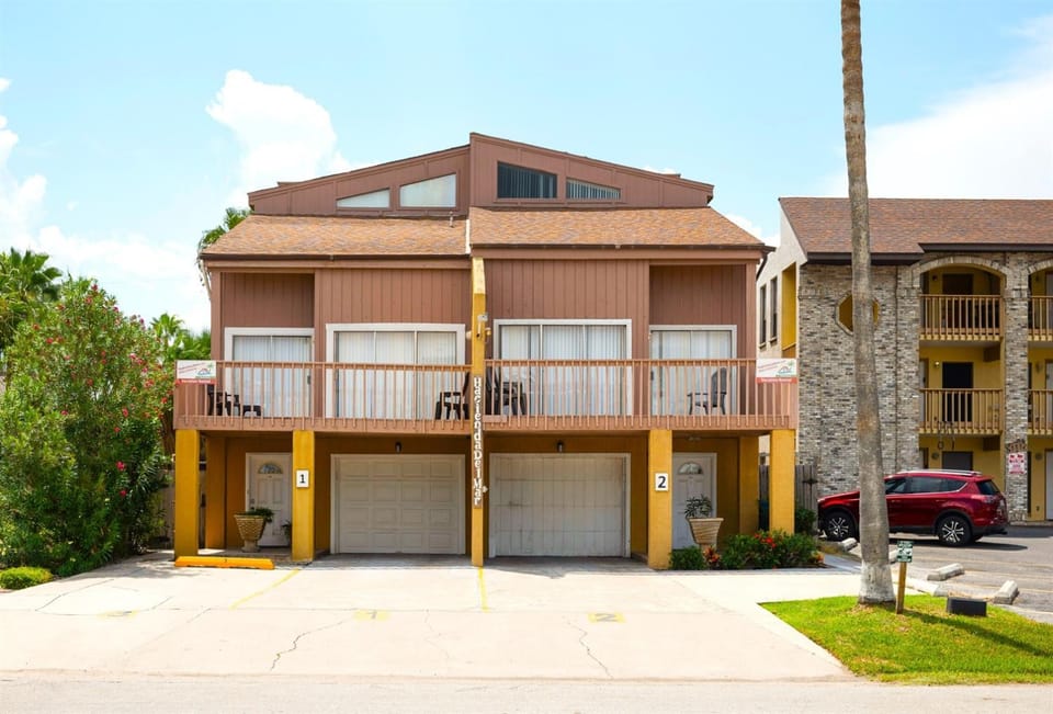 Hacienda del Mar - Townhome - Walk to the beach House in South Padre Island