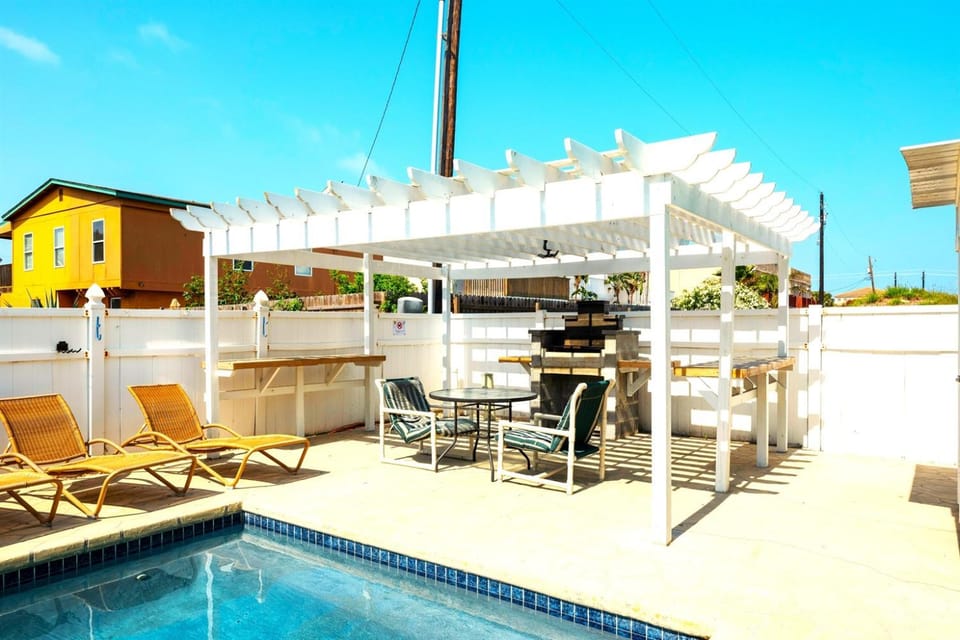 Lantana Retreat - Lovely 2BR w Pool, No Stairs Apartment in South Padre Island