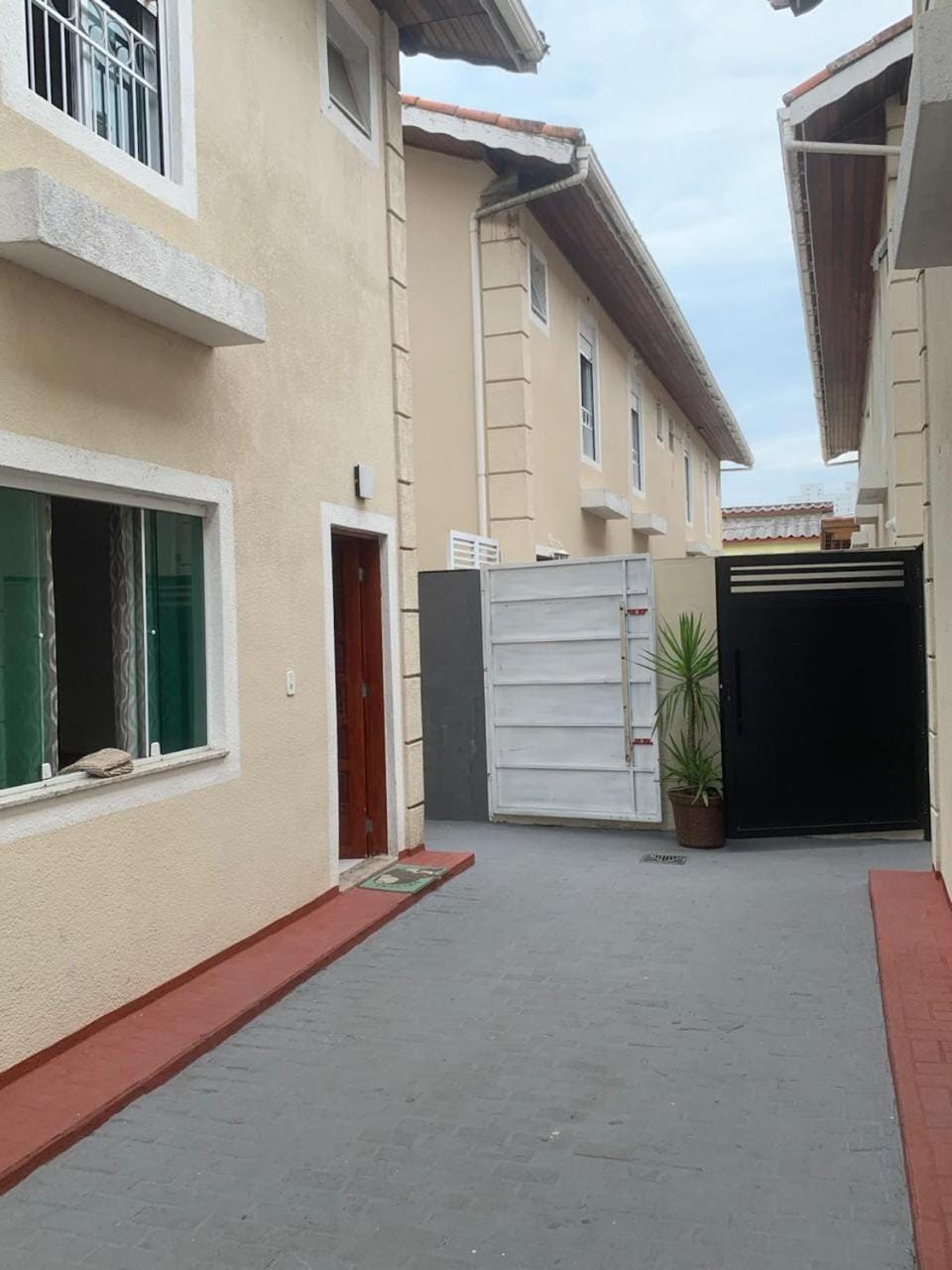 Guarujá garagem 9 pessoas perto da praia House in State of São Paulo