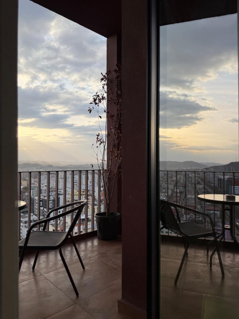 Skyline 18 City View Apartment, Balcony & Parking Apartment in Tirana