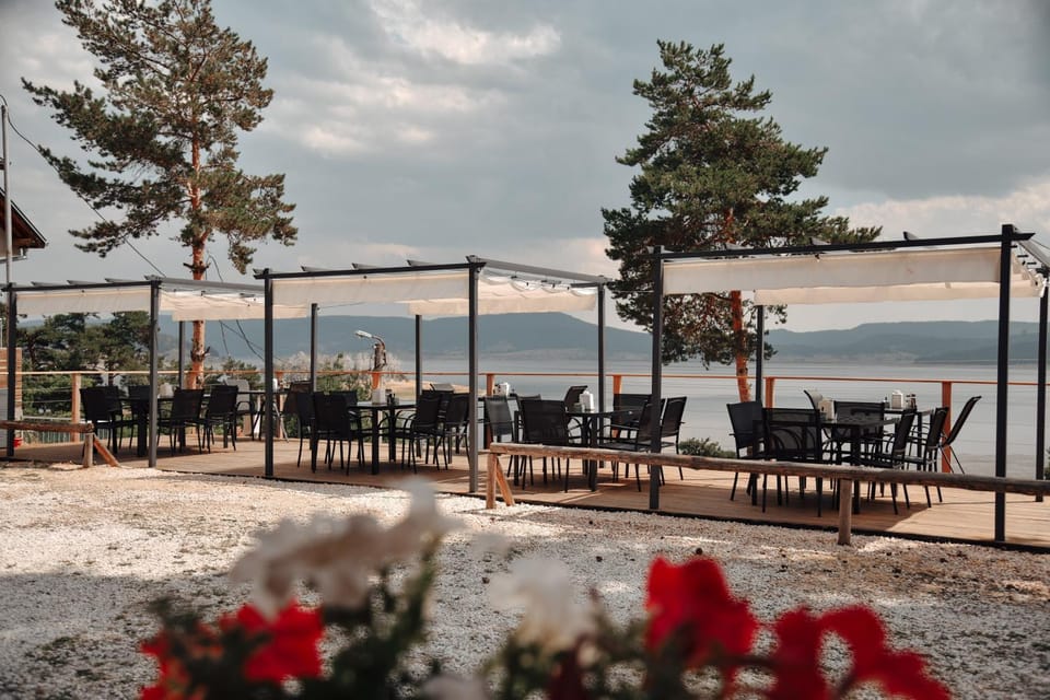 Restaurant/places to eat, Restaurant/places to eat, Location
