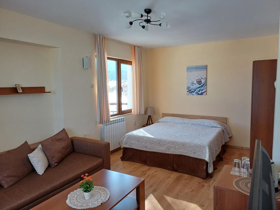 Bed, TV and multimedia, Living room, Seating area, Bedroom