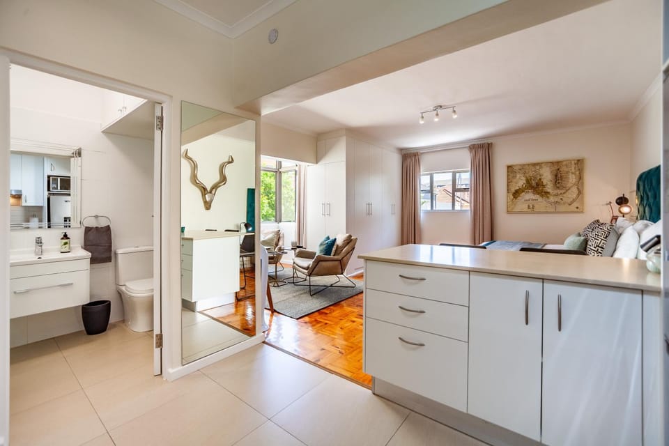 Kitchen or kitchenette, Living room, Seating area