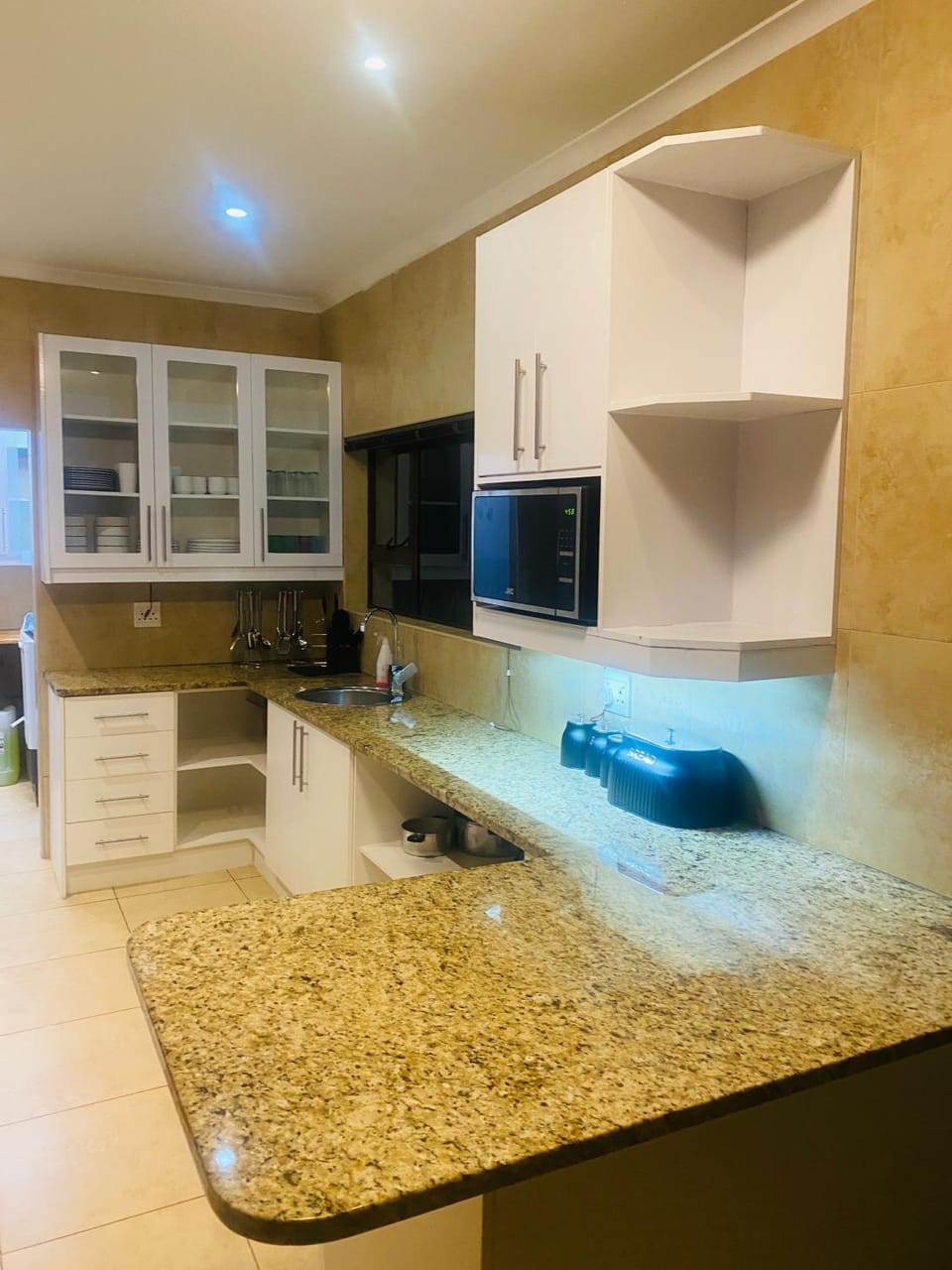 Kitchen or kitchenette, Internal: Not applicable to any particular room