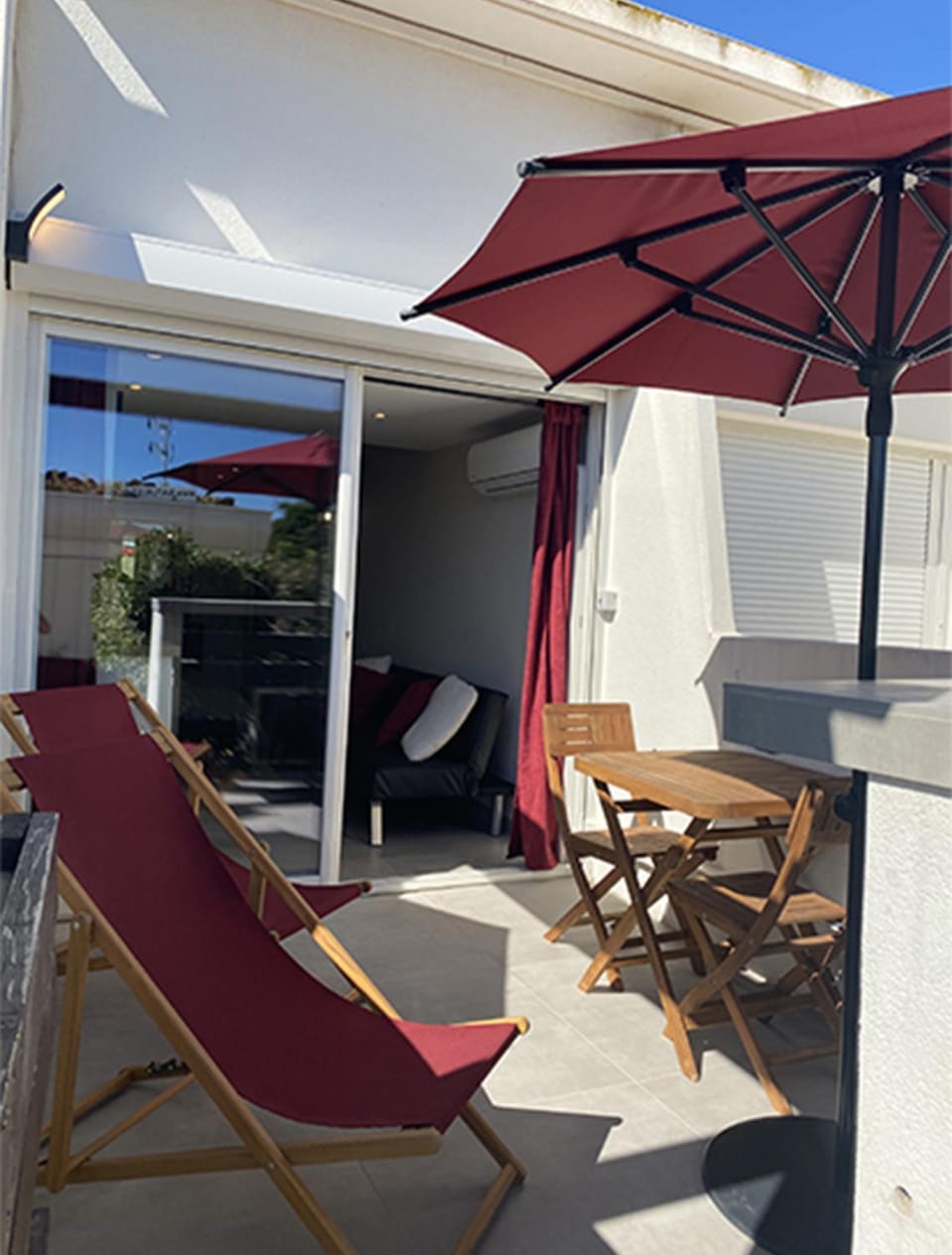 Patio, Day, sunbed