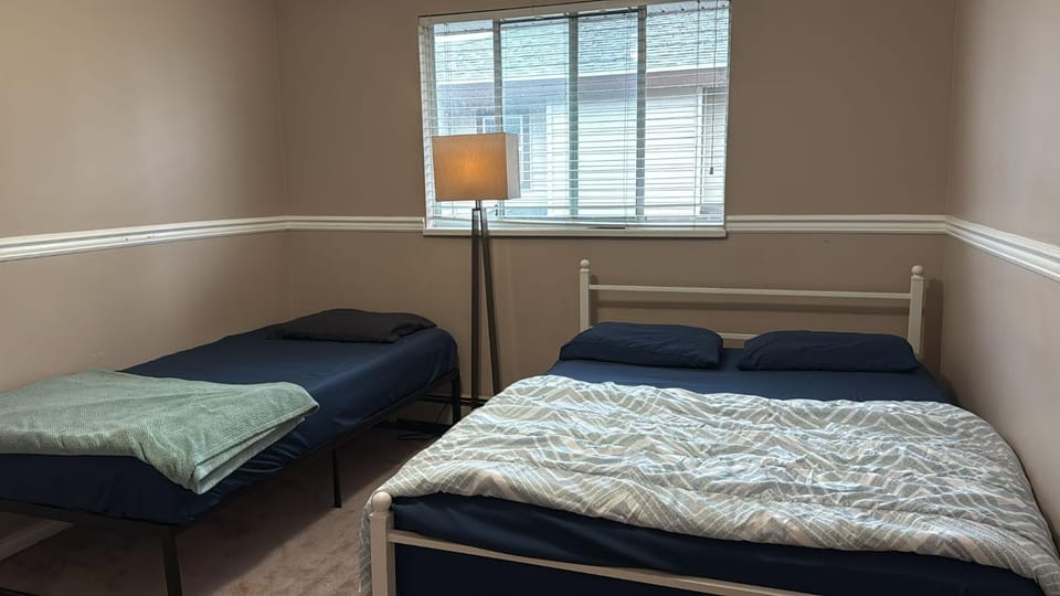Surrey-Delta Guest House - Private Rooms - Free Parking, Walk to Transit Vacation rental in Surrey