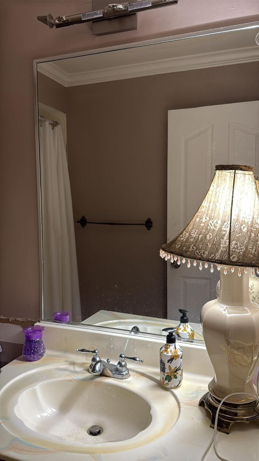 Surrey-Delta Guest House - Private Rooms - Free Parking, Walk to Transit Vacation rental in Surrey