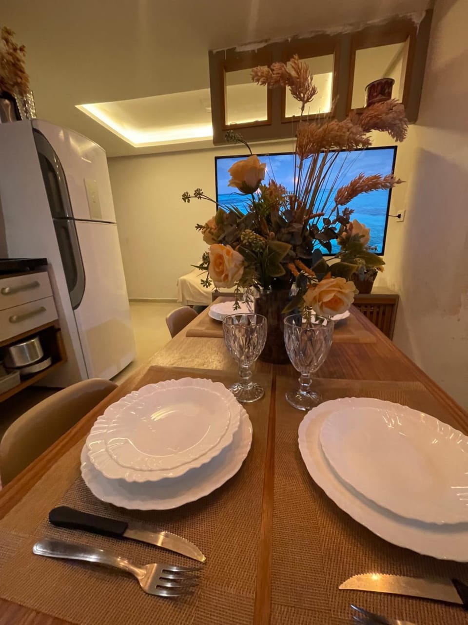 Kitchen or kitchenette, Food and drinks, Dining area, Food, minibar