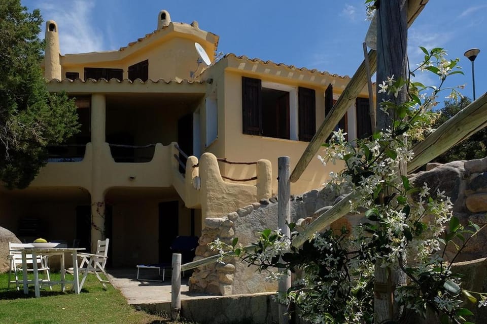 Villa Veronica House in Geremeas