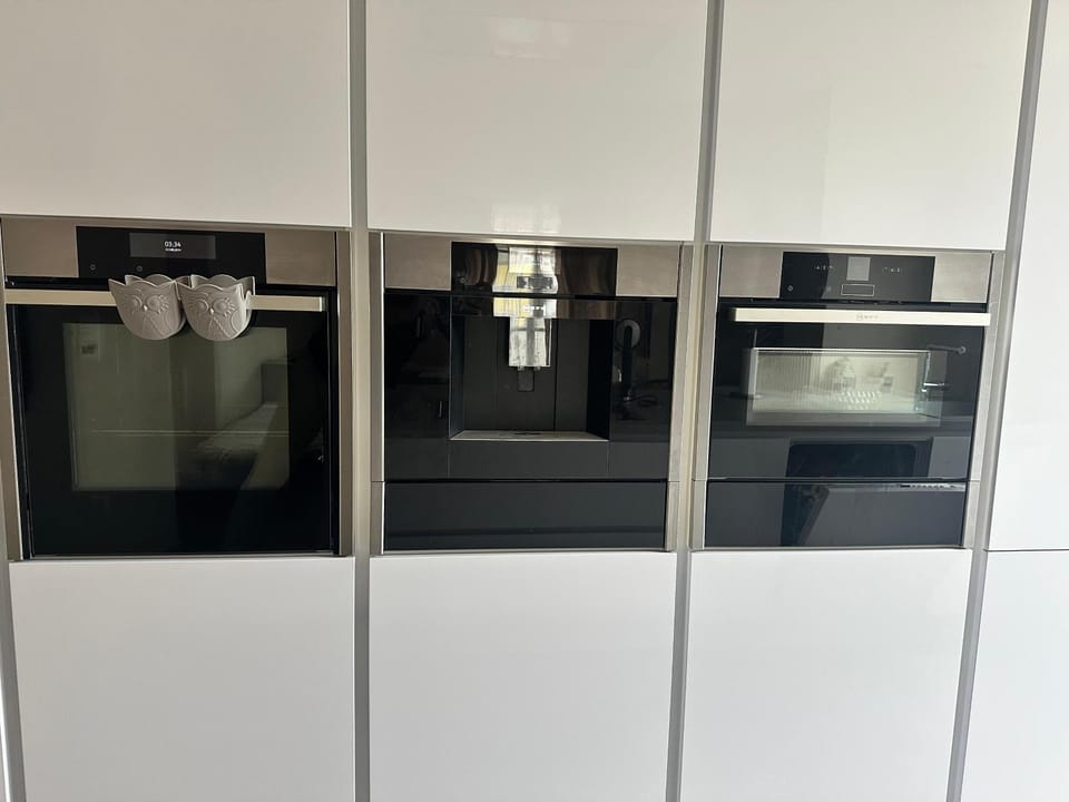 Coffee/tea facilities, microwave, oven