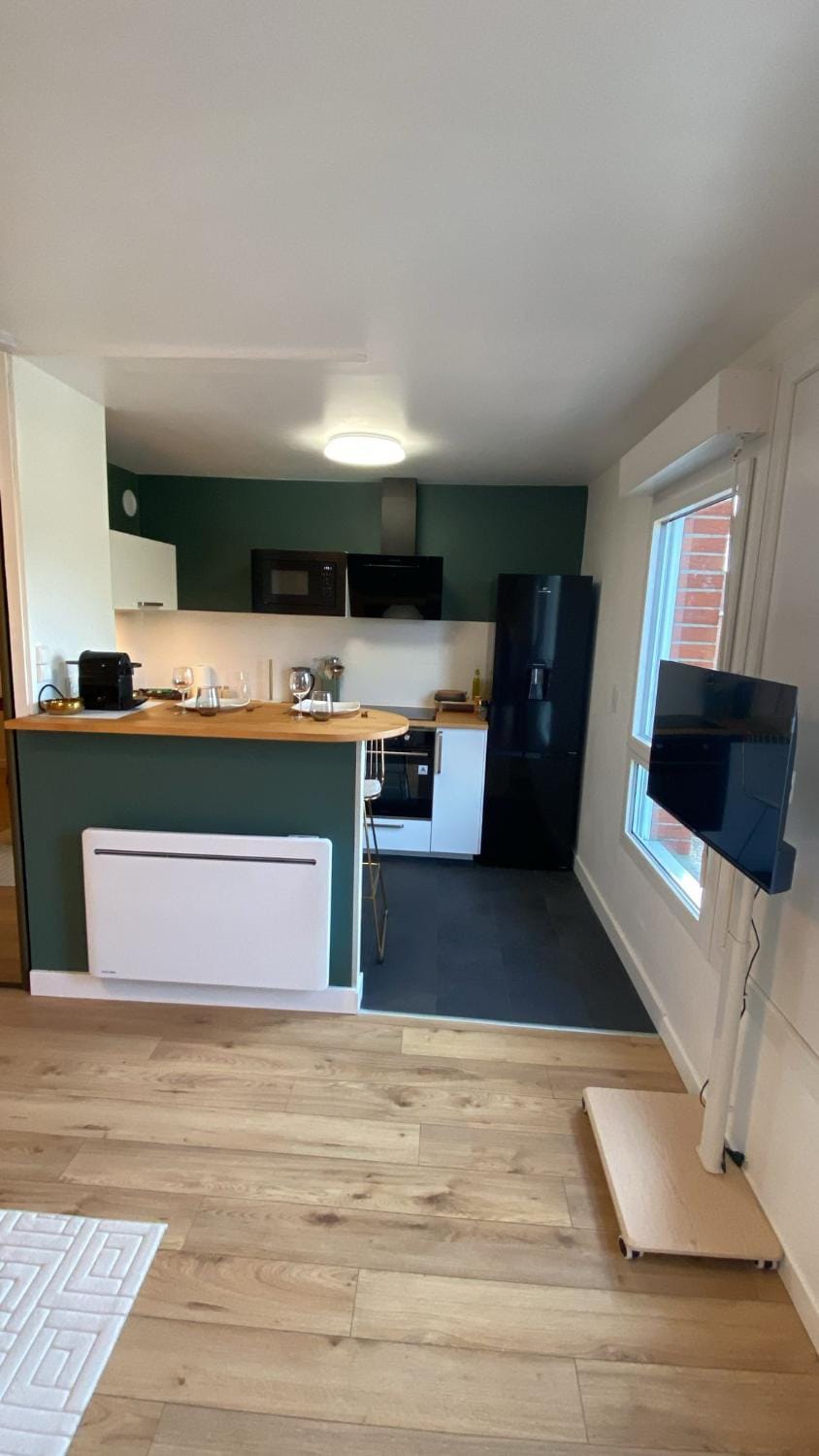 Coffee/tea facilities, Kitchen or kitchenette, dishwasher, microwave, oven, stove, toaster