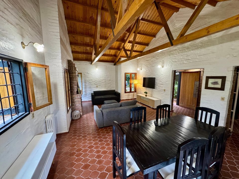 Mendohaus - Besares Villa in Luján de Cuyo