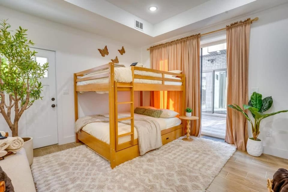 Luxury Compound NYC MetLife Rooftop Views House in Secaucus