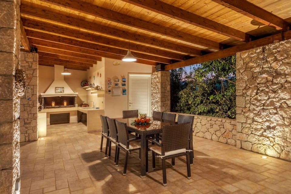 Stunning 6 Bedroom Villa Villa in Corfu