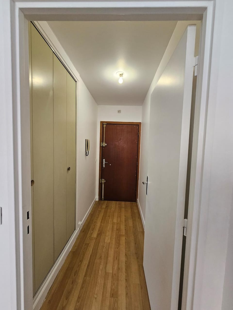 Bail mobilité Cosy Studio LaDefense Paris Free praking Apartment in Courbevoie