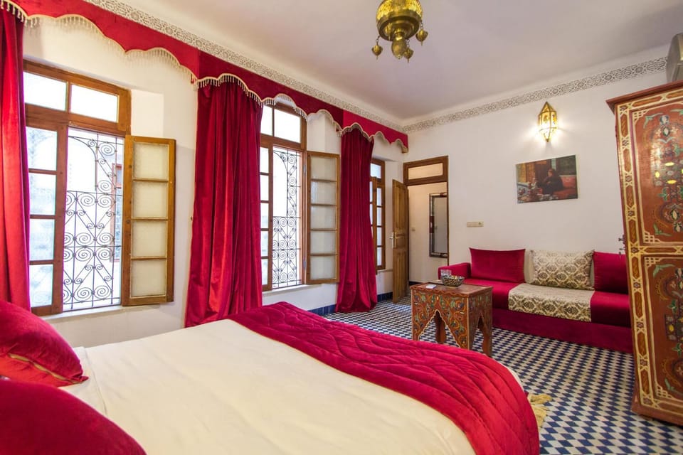 Bed, Seating area, Dining area, Bedroom