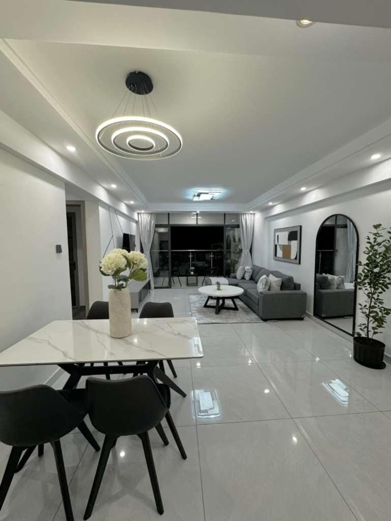 Westlands Sky-high Urban Escape GTC SARIT Apartment in Nairobi