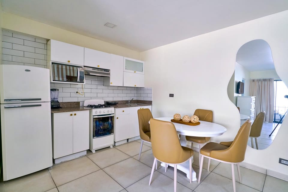 Kitchen or kitchenette, Dining area, oven, stove, toaster