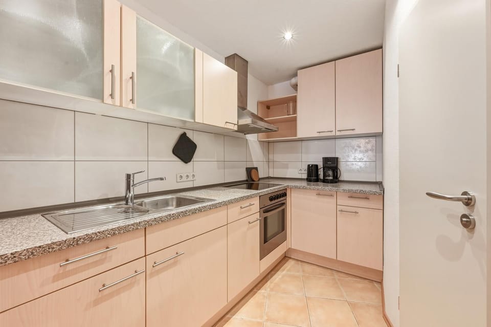 Kitchen or kitchenette, oven