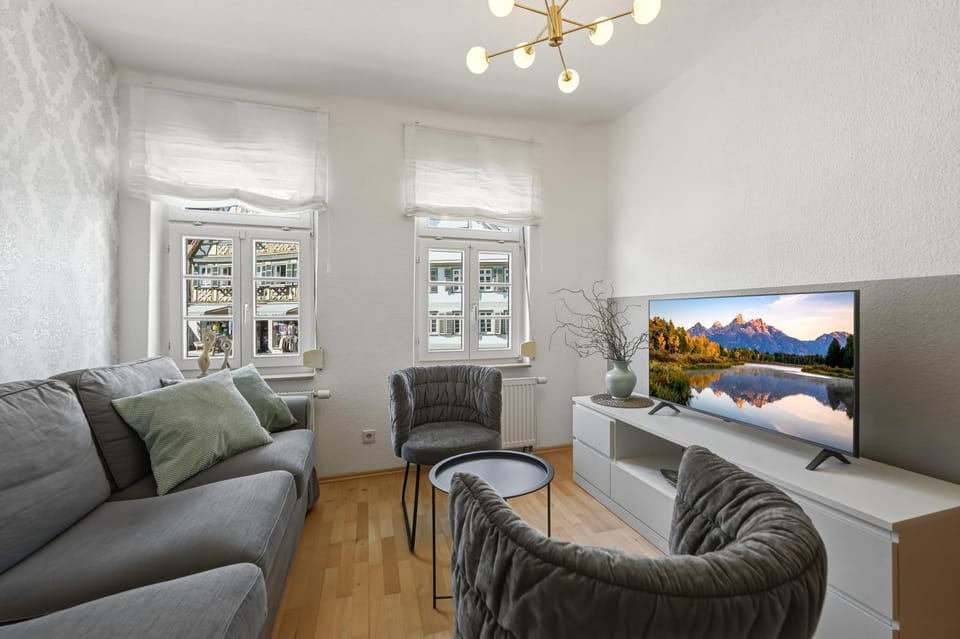 Communal lounge/ TV room, TV and multimedia, Living room, Seating area, Evening entertainment