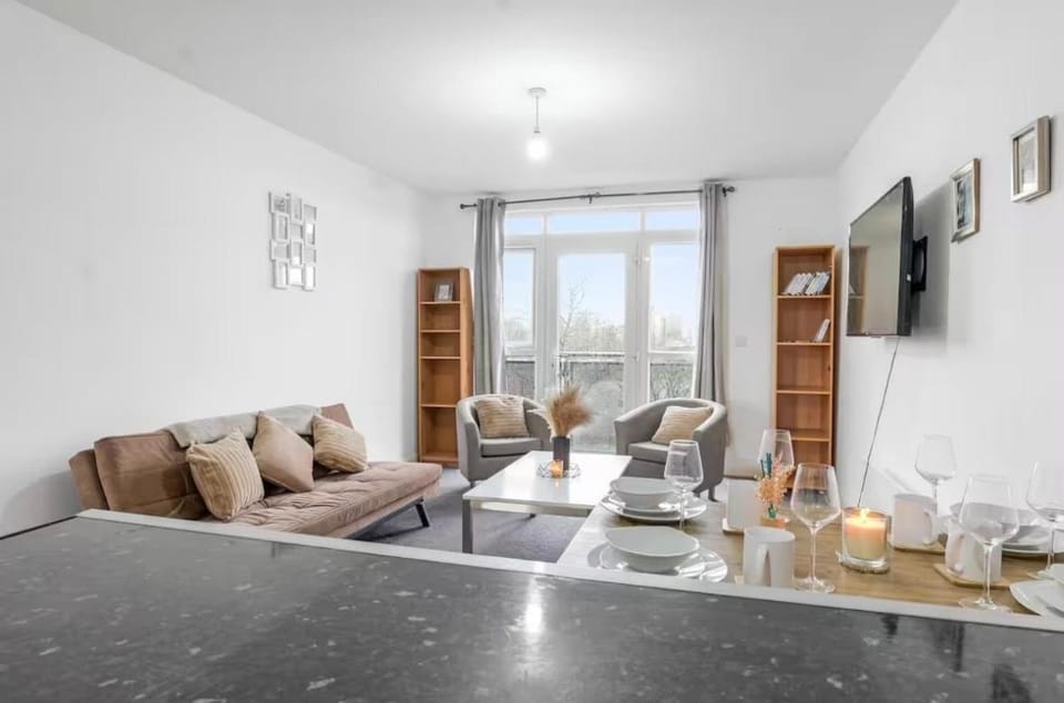 Spacious flat with FREE parking and SELF check in Apartment in Manchester