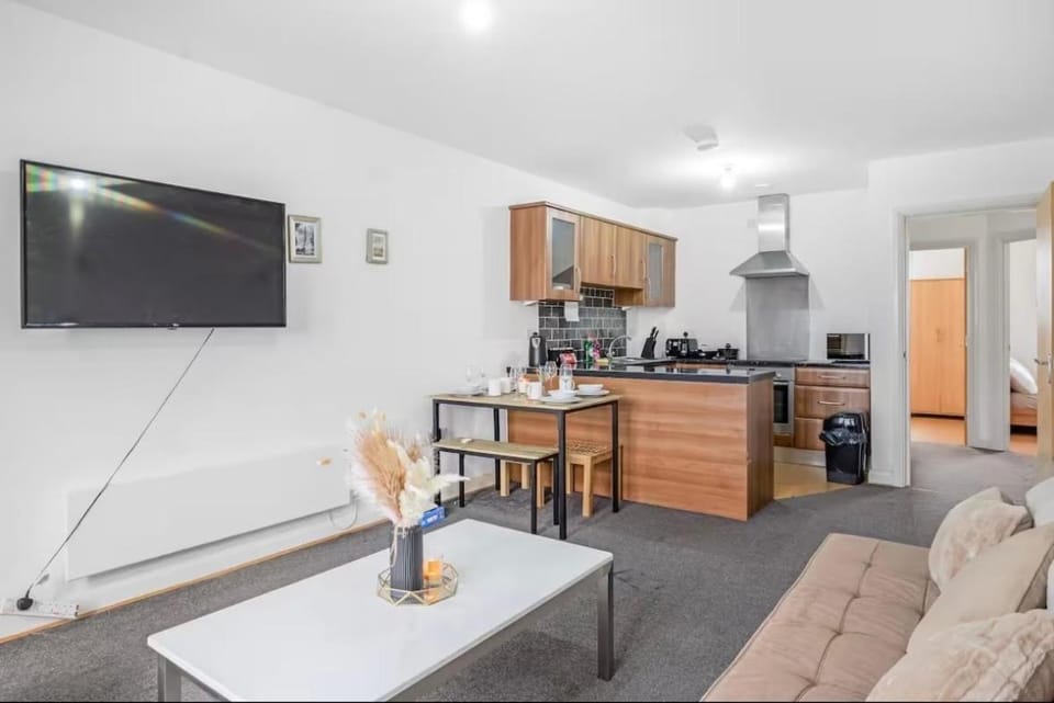 Spacious flat with FREE parking and SELF check in Apartment in Manchester