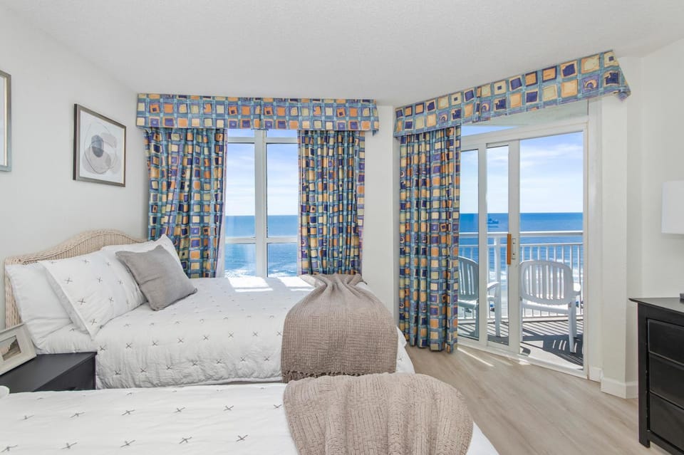 Bed, Bedroom, Sea view