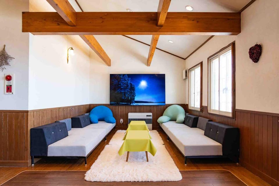 Communal lounge/ TV room, TV and multimedia, Living room