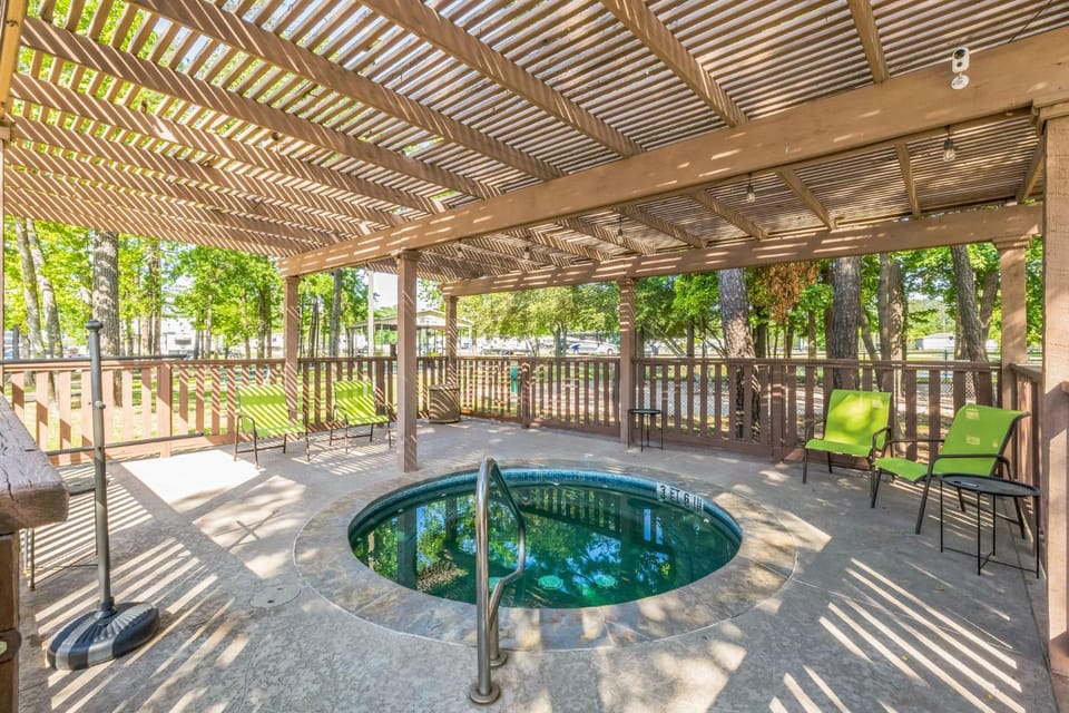 Rayford Crossing RV Resort Campground/ 
RV Resort in Spring