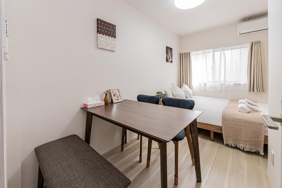 Bed, Dining area, Bedroom, air conditioner