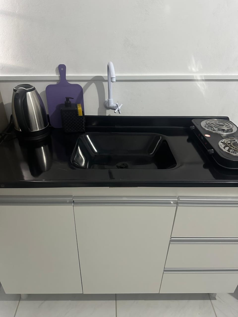 NOVO, Apto Completo com Cozinha, Banheiro privativo, Internet rápida e Estacionamento Apartment in State of Paraná