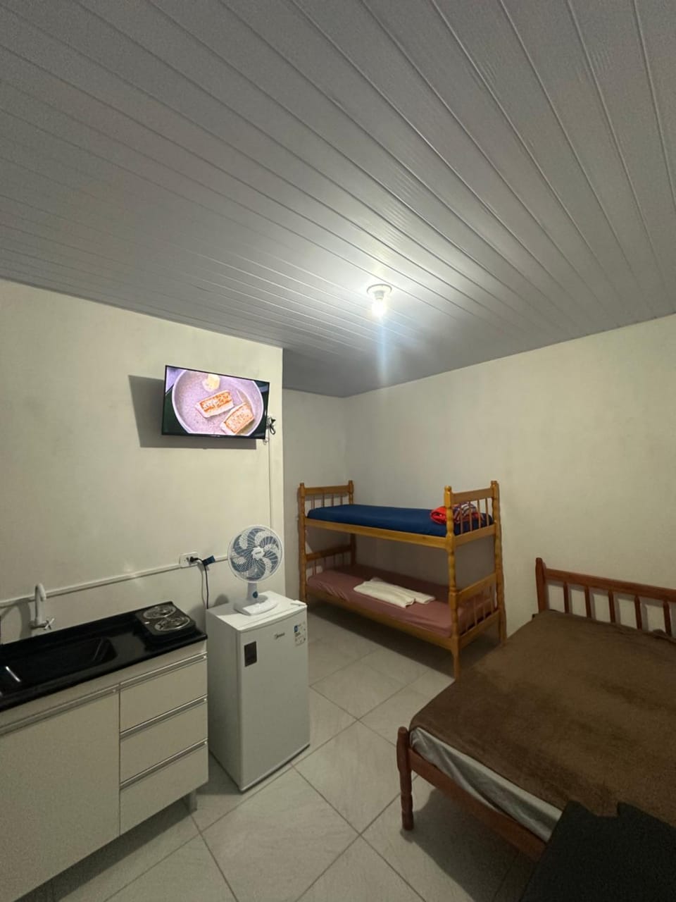 NOVO, Apto Completo com Cozinha, Banheiro privativo, Internet rápida e Estacionamento Apartment in State of Paraná