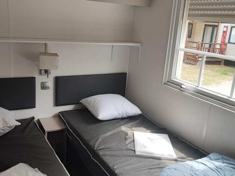 Mobil home confortable, clim - 6 pers. - API-1-52-2207 Campground/ 
RV Resort in Saint-Cyprien