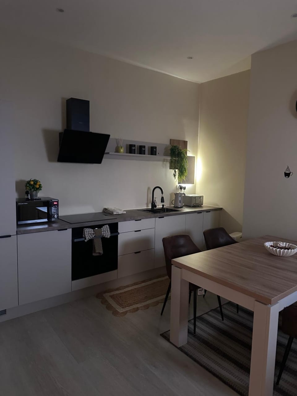 Kitchen or kitchenette, Dining area, stove, toaster